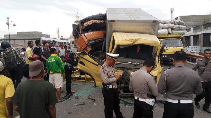 Tabrakan Beruntun di Flayover Jalan Pertempuran Medan, Truk dan Mobil Box Rusak Berat