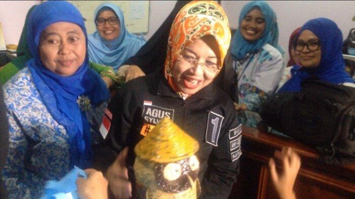 Kampanye di Ciracas, Sylviana Murni Tanyakan Gaji Pegawai Koperasi