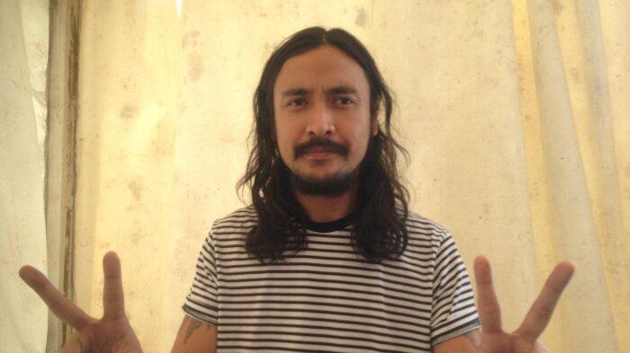 Ello Rasakan Kenikmatan Dalam Kolaborasi Bersama Grup Band Cupumanik