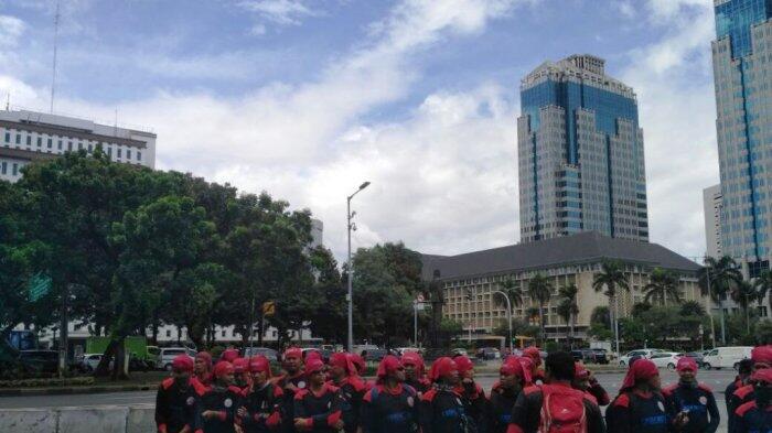 Buruh Berunjuk Rasa Tolak Tenaga Kerja Asing