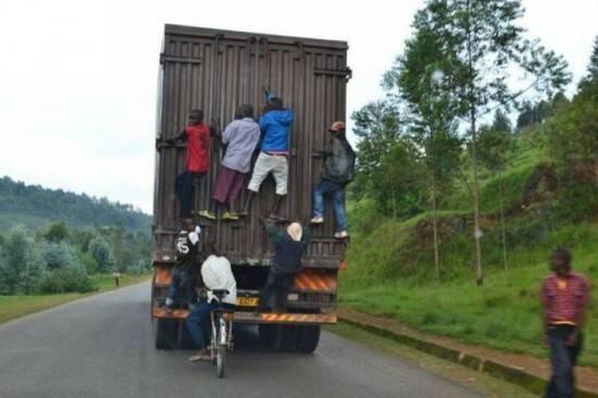 19 keanehan di Afrika yag bikin ngakak