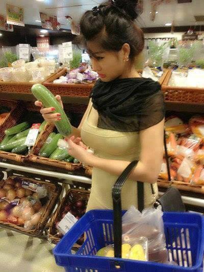 Pengalaman Nia Menghadapi Penis Jumbo Suaminya