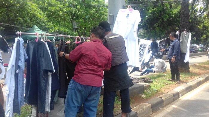 Ajang Jualan Atribut FPI, Penjual: Alhamdulillah Keuntungannya Lumayan