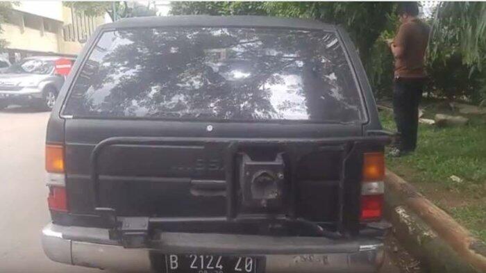Bau Tak Sedap Menyeruak dari Mobil di Dekat Rumah SBY, Ternyata Isinya Mengejutkan