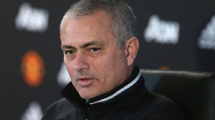 Jose Mourinho Iri pada Antonio Conte