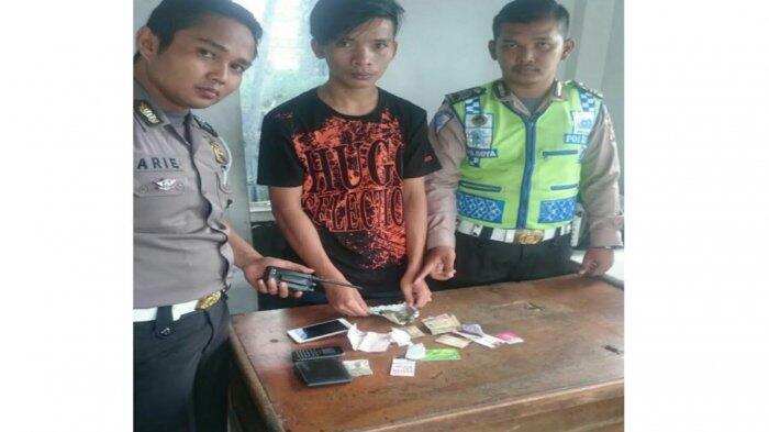 Gelisah Didekati Polisi karena Langgar Lalu Lintas, Ternyata Pria Ini Simpan Ganja.