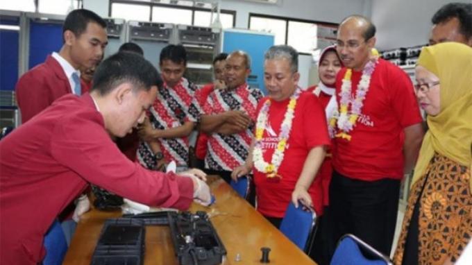 Kemendikbud Apresiasi SMK Telkom Bandung yang Mampu Berprestasi di Usia Belia