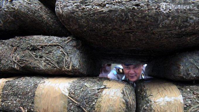 Dua Warga Bojonggede Selundupkan 44 Kilogram Ganja di Ban Serep