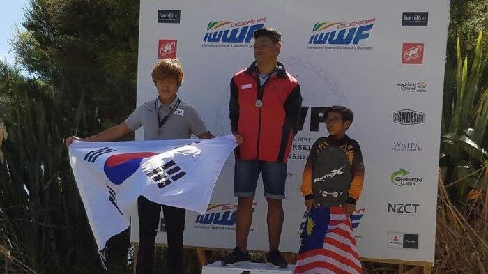 Dimas Ridho Suprihono Raih Emas di Kejuaraan Ski Air Asia