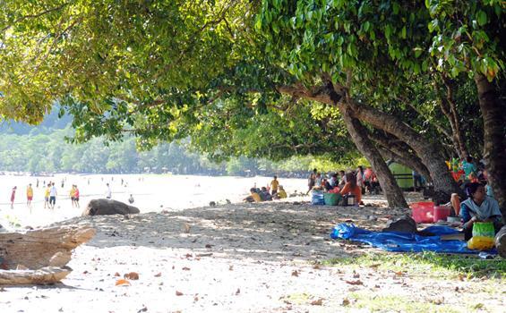 Warga Keluhkan Belum Ada Penataan Parkir di Kawasan Wisata Pantai Pulau Datok