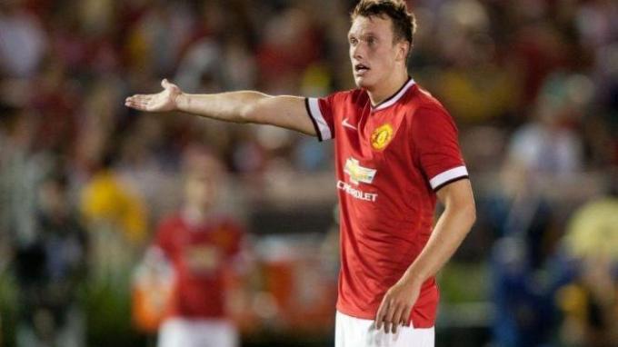 Ada Pencuri di Ruang Ganti Manchester United, Phil Jones Kehilangan Perhiasan