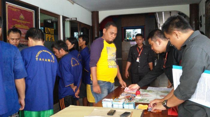 Empat Pria ini Disergap saat Asyik Judi