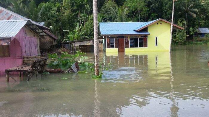 Ribuan Rumah Warga Gresik Terendam Banjir