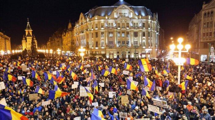 Setengah Juta Warga Rumania Turun ke Jalan Protes UU Amnesti Koruptor