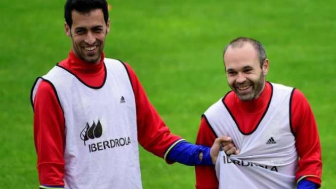 Andres Iniesta dan Sergio Busquets Siap Tampil Saat Barcelona vs Atletico Madrid
