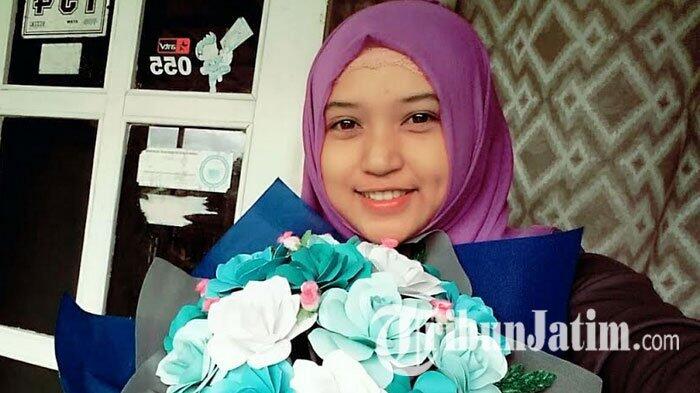 Mahasiswi Cantik Ini Cukupi Kebutuhan Sehari-hari dari Bisnis Paperflower