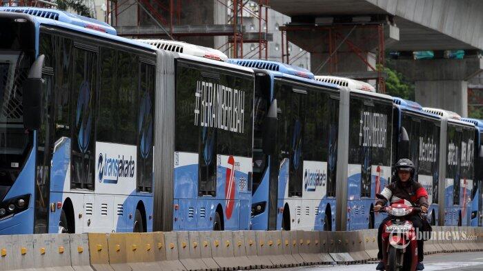 Kata Ahok, Marbut Masjid Gratiskan Naik Bus Transjakarta
