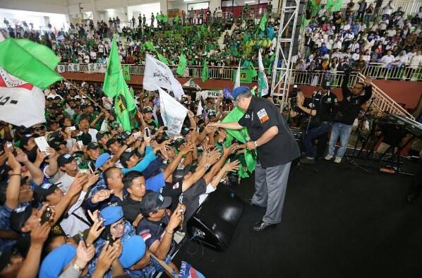 42
15 Foto tunjukkan beda kampanye akbar kandidat Pilkada DKI 2017