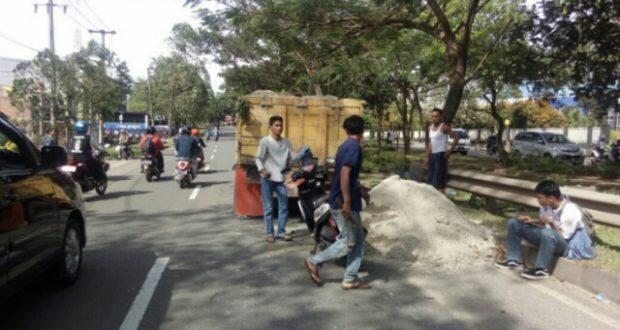Apes, 2 Pelajar di Tigaraksa Tabrak Truk Pasir