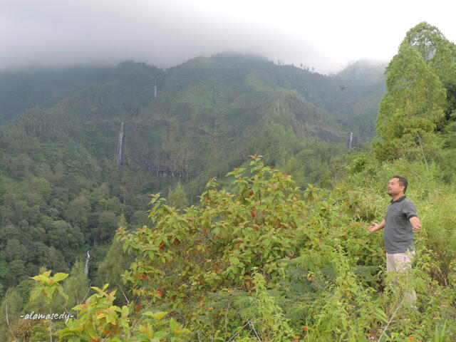 TERNYATA ENGGAK MUSTAHIL BISA LIAT AIR TERJUN 4 SEKALIGUS