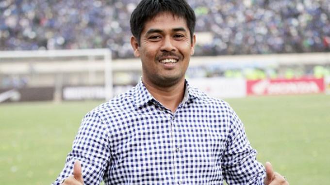 Nilmaizar Jadi Model Celana Jeans