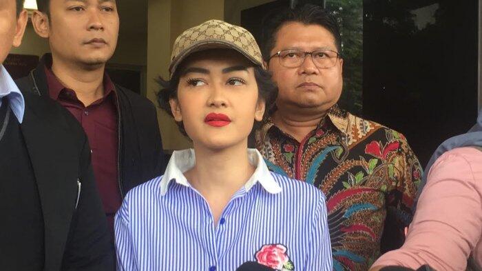 Begini Reaksi Julia Perez Saat Berpapasan dengan Nikita Mirzani