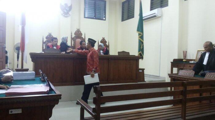 Korupsi Dana BOS, Mantan Kepala SMA 3 Metro Dituntut Dua Tahun Penjara