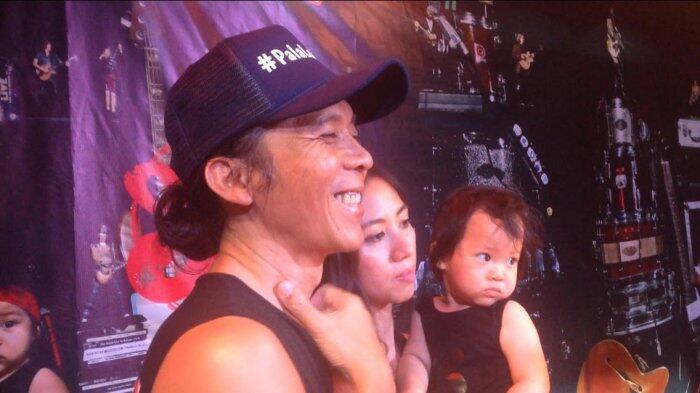 Putra Bungsu Bimbim Anteng Saat Dengar Musik Rock