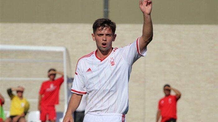 Liverpool Coba Bajak Striker Belia Nottingham Forest