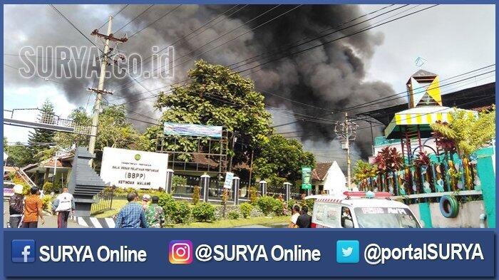 Pabrik Biji Plastik Terbakar, Api Merembet ke Rumah Warga