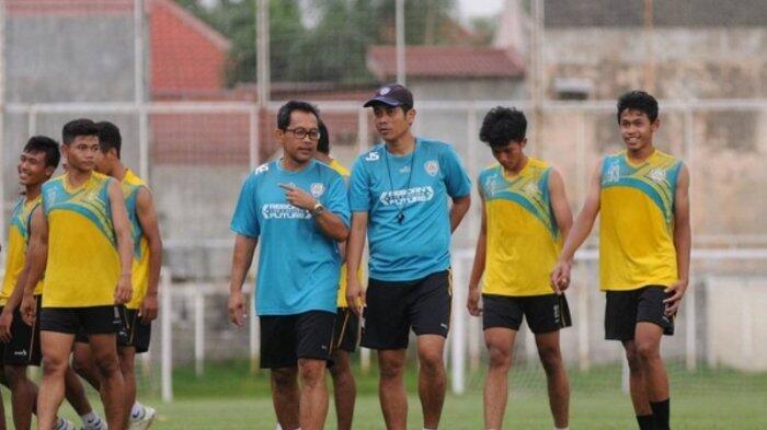 Aji Santoso Belum Tentukan Starter Arema Lawan Persija Jakarta