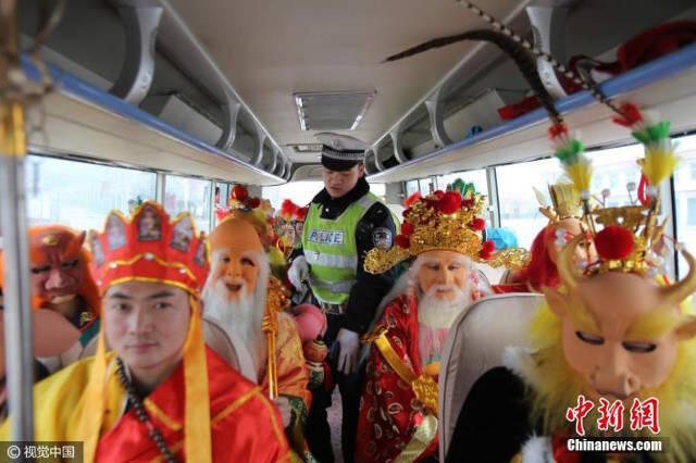  Traffic police stop 'Monkey King' driving bus full of mythological characters
