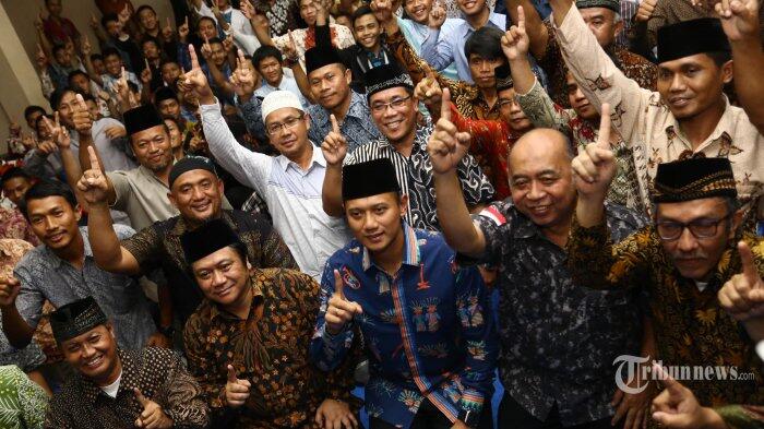 Ketua MUI Jakarta Barat Pimpin Pembai'atan Ribuan Umat Menangkan AHY