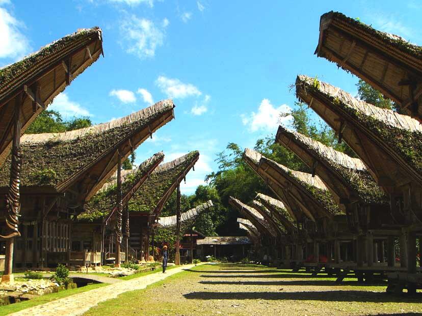 10 Tempat Wisata yang WAJIB dikunjungi di INDONESIA