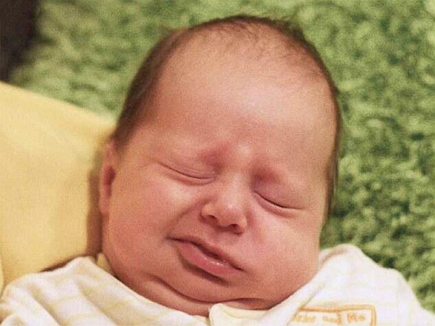 Bikin Gemes! 15 Ekspresi Bayi Mengejan yang Lucu