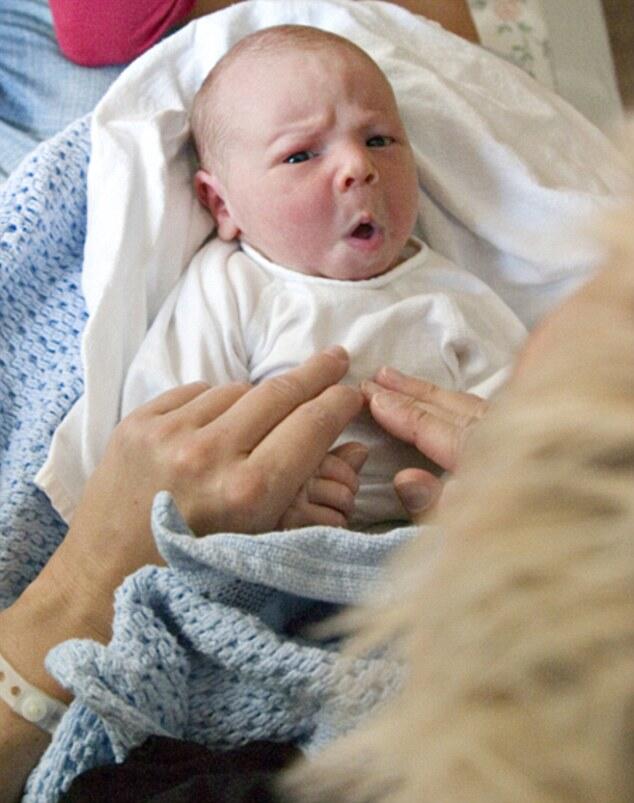Bikin Gemes! 15 Ekspresi Bayi Mengejan yang Lucu