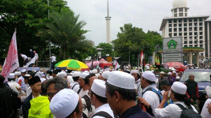 Peserta Aksi 112 Mulai Tinggalkan Masjid Istiqlal