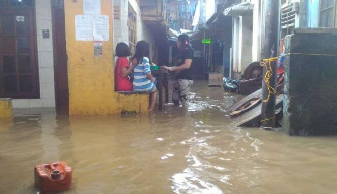 Sejak Jumat Malam Warga Kebon Pala Kebanjiran