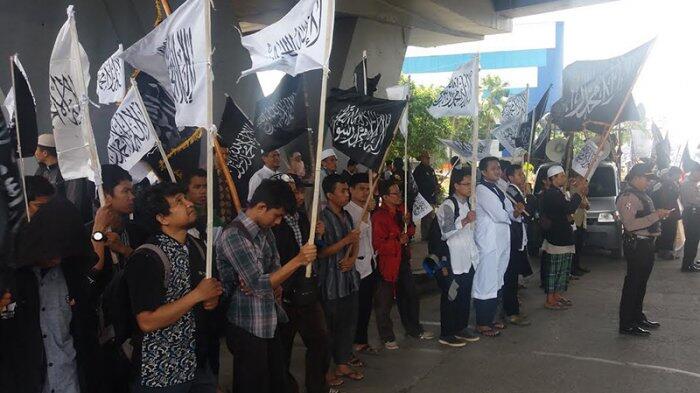 HTI Makassar: Pemerintah Berhenti Musuhi Ulama