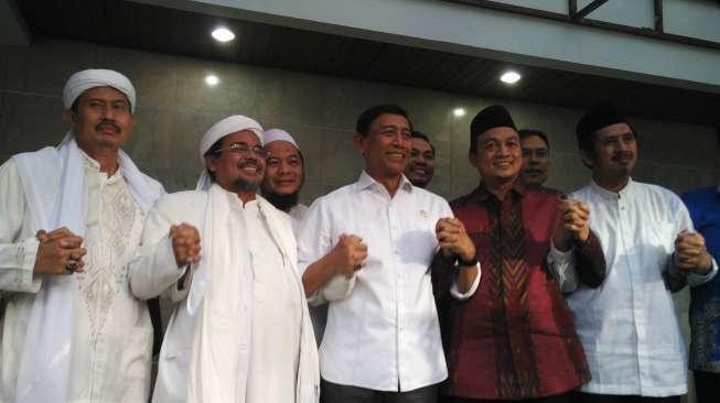 TNI Bantah Info Kopassus Jaga Rizieq dan Hadang Polisi