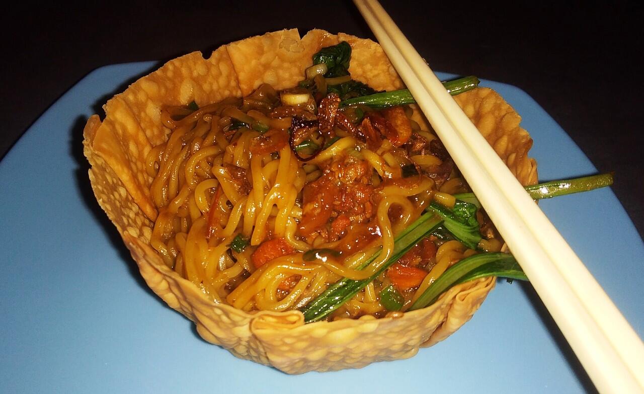 Kesdoe Food Adventure : Mie Ayam Goreng Hot Mangkok Pangsit