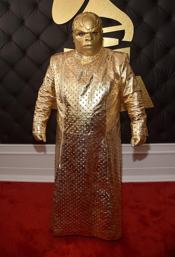 &#91;Hot Photo&#93;Penampilan Aneh di Grammy 2017, Mulai dari Bola hingga Kepingan CD