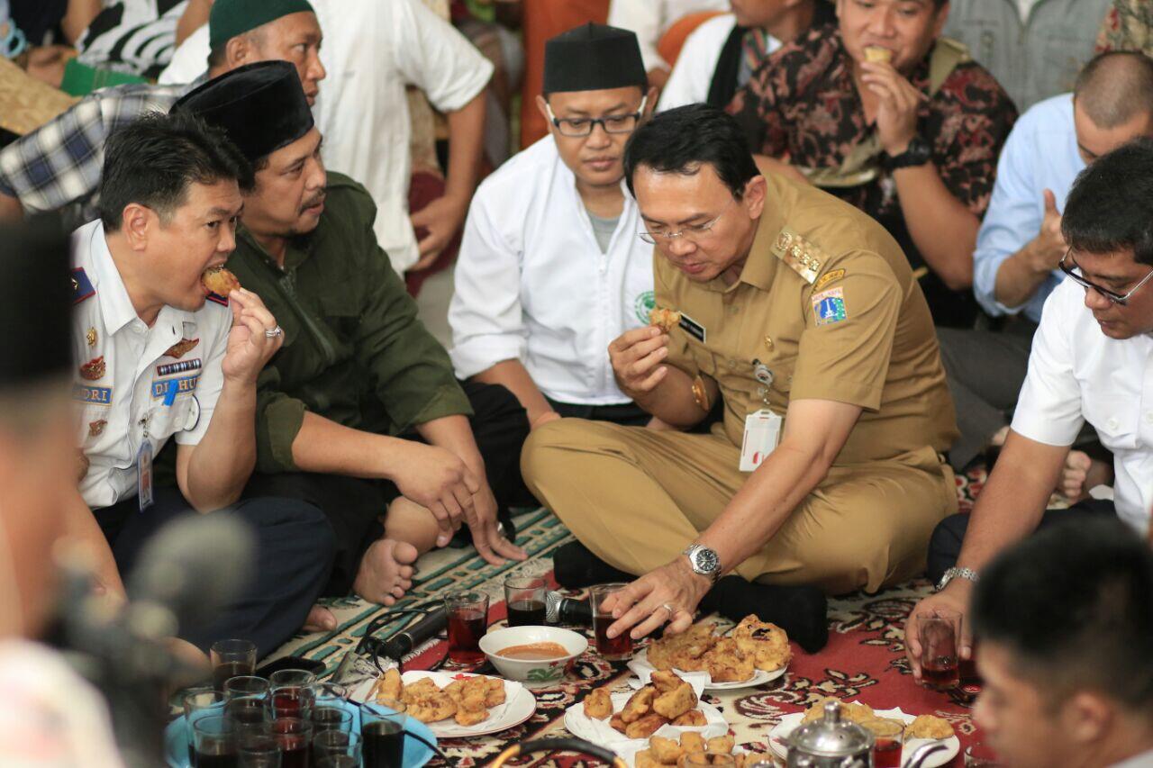 Ahok Ajak Pejabat DKI Kunjungi Makam Mbah Priok