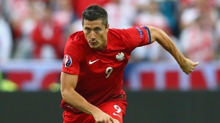 Thierry Henry itu Penyerang Idola Robert Lewandowski