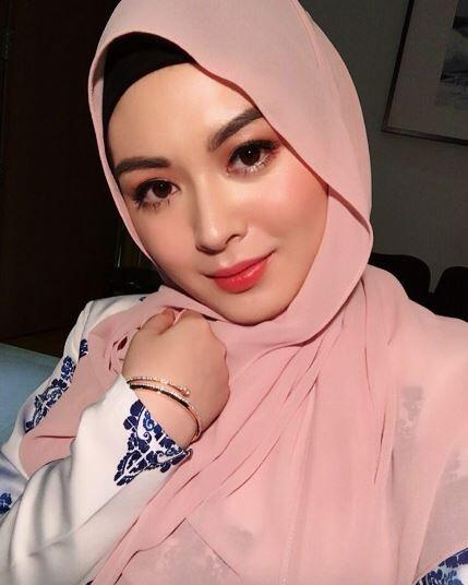 Ayana Moon, Mualaf Cantik Asal Korea Selatan yang Bikin Hati Adem!