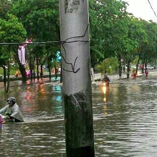 2 Jam Diguyur Hujan, Sejumlah Titik di Jakarta Banjir