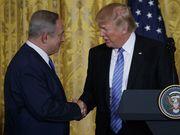 Siti Aisyah, si pelipat jaket dari Serang