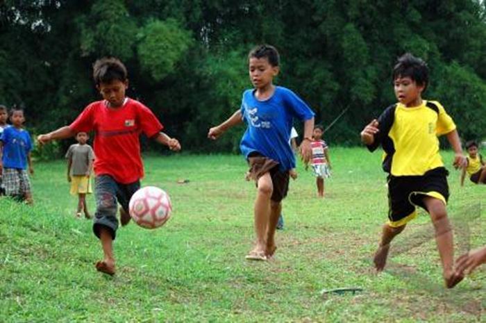 Hal Konyol yang Bikin Cowok Berantem Waktu Masa Kecil