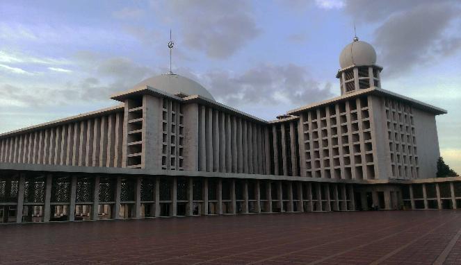 Umat Kristen, Hindu, Kong Hu Chu Bersihkan Masjid Istiqlal