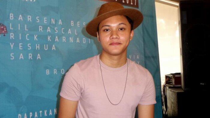 Rizky Febian Dijamu Sana-sini Saat Liburan di Lombok